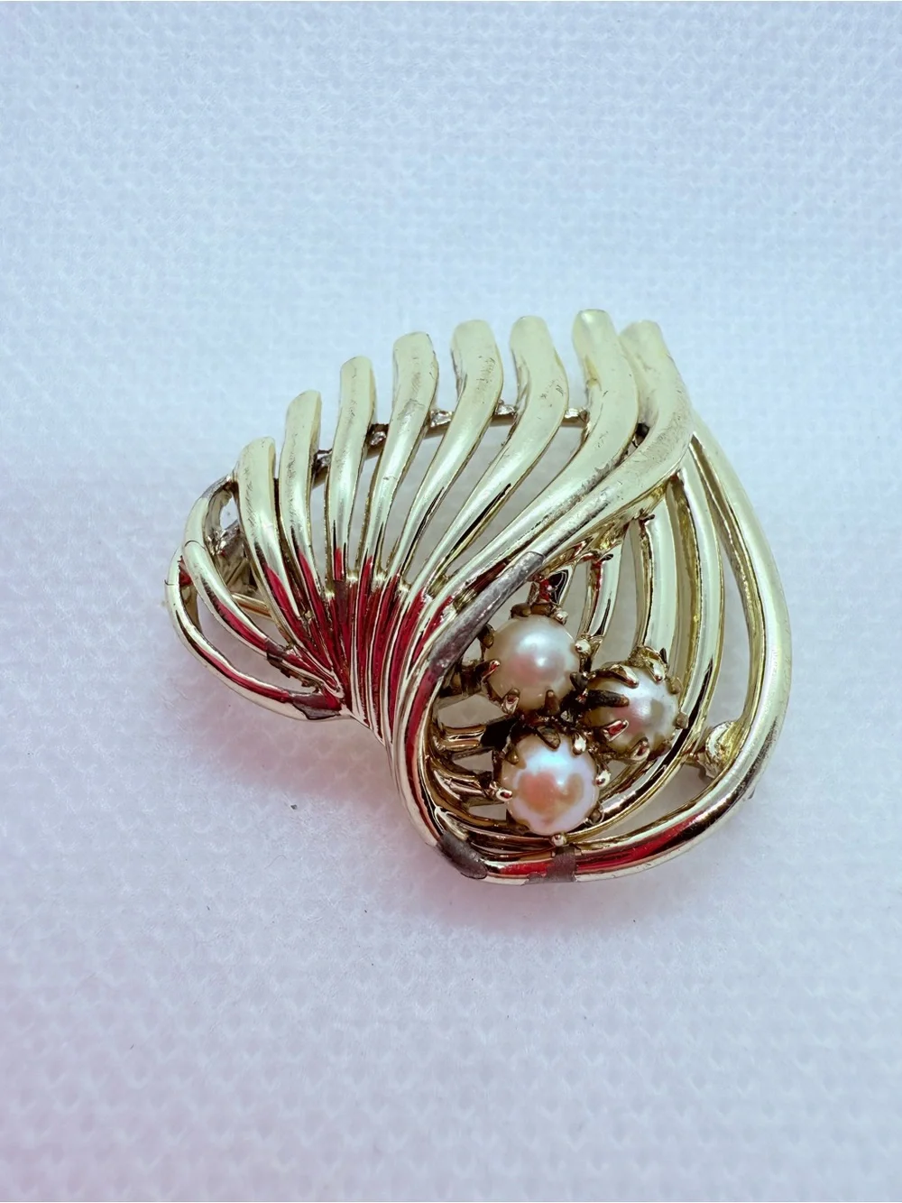 Vintage Gold Tone Faux Pearl Ribbed Heart Brooch Pin